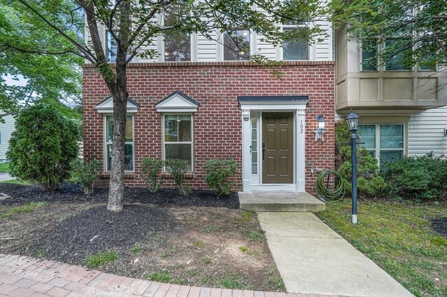 Building Photo - 102 Vista Knoll Dr