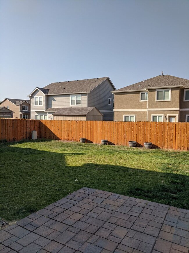 Building Photo - Open layout two-story home