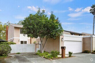 Building Photo - 33602 Circula Corona