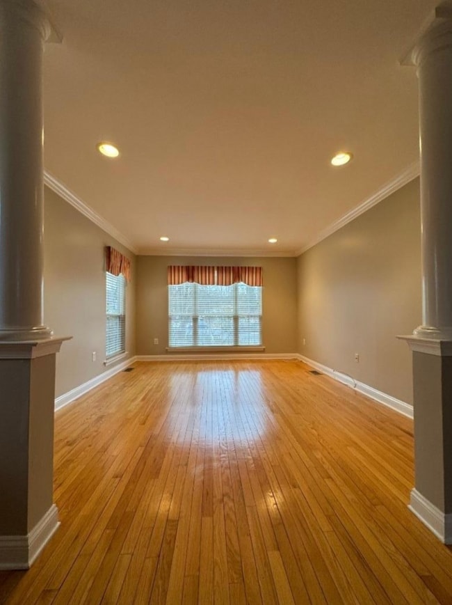 Building Photo - 10 Hopkinson Ct