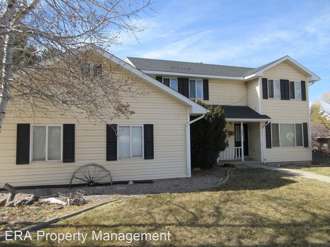 Primary Photo - 4 br, 3.5 bath House - 698 S 1100 W