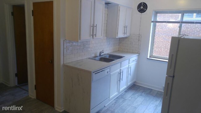 Building Photo - 1681 Cedar Ave