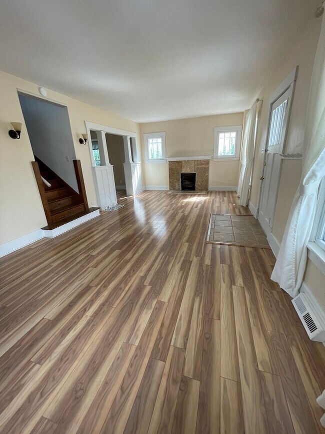 Foto del edificio - 2 br, 2 bath House - 447 Ash St