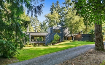 Building Photo - 10113 NE Kitsap St