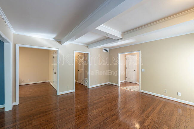 Building Photo - 103 Ashling SE