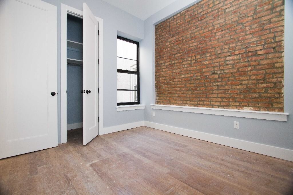 Foto del edificio - 1684 Gates Ave