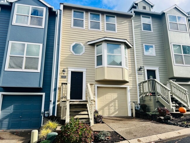 Beautifully Updated Townhouse with New Car... - Beautifully Updated Townhouse with New Car...