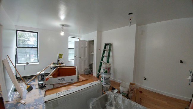 Building Photo - 220 Targee St