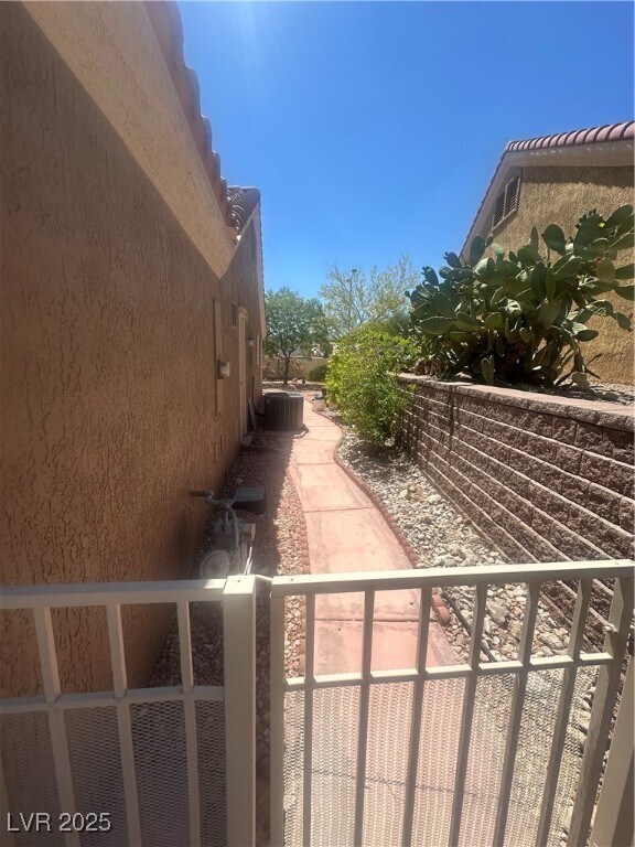 Foto del edificio - 9709 Blue Bell Dr