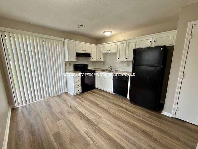 Foto del edificio - 2 Bedroom Duplex w/ Garage