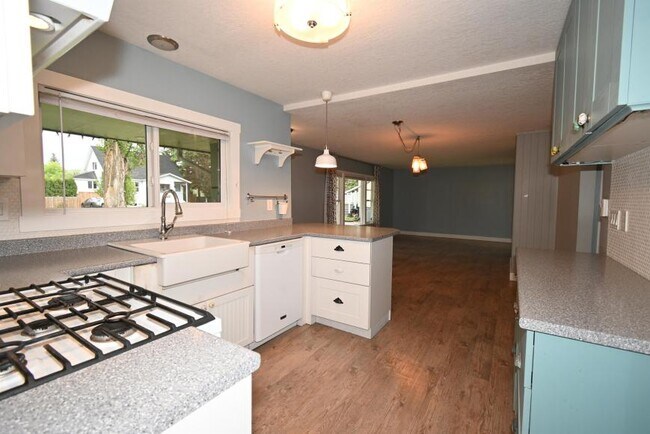 Building Photo - 2 bedroom in Prince George BC V2L 1H8