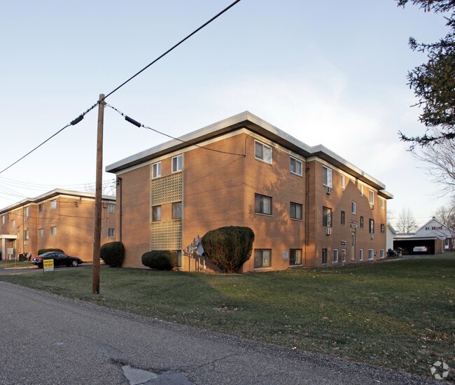 37 Heights Ave, Northfield, OH 44067 Apartments Northfield, OH