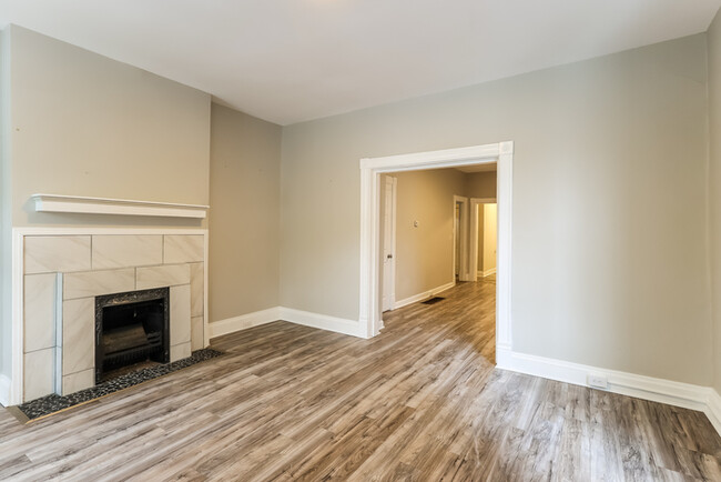 Building Photo - 3 Bedroom Cincinnati Home