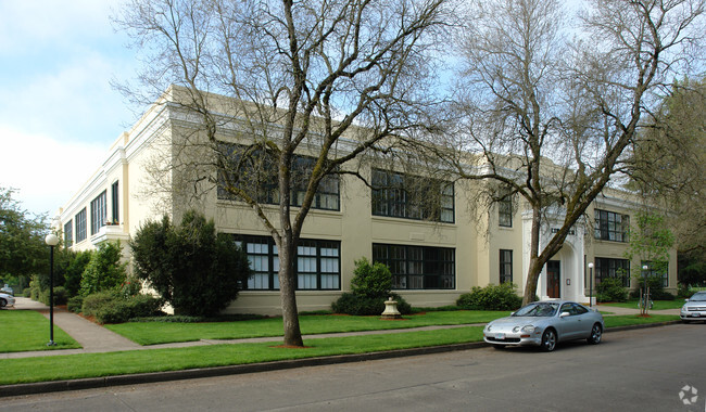 Building Photo - Lincoln School Condos