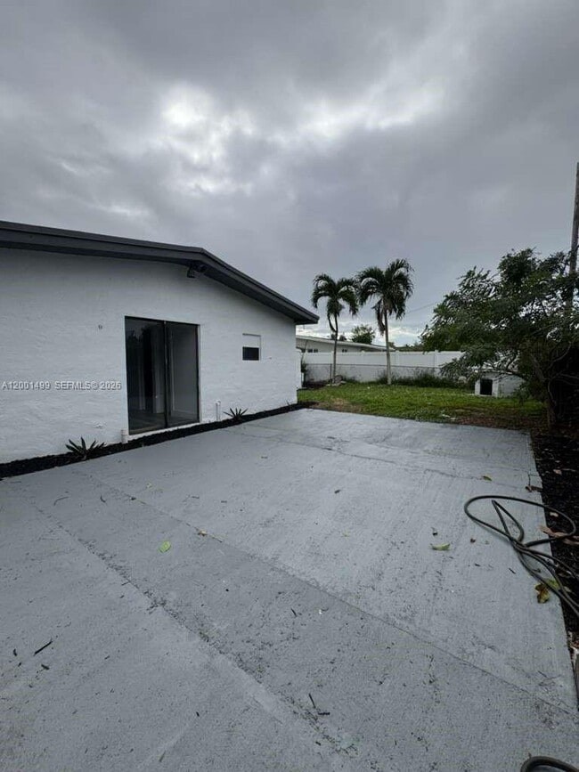 Building Photo - 5611 SW 38th St