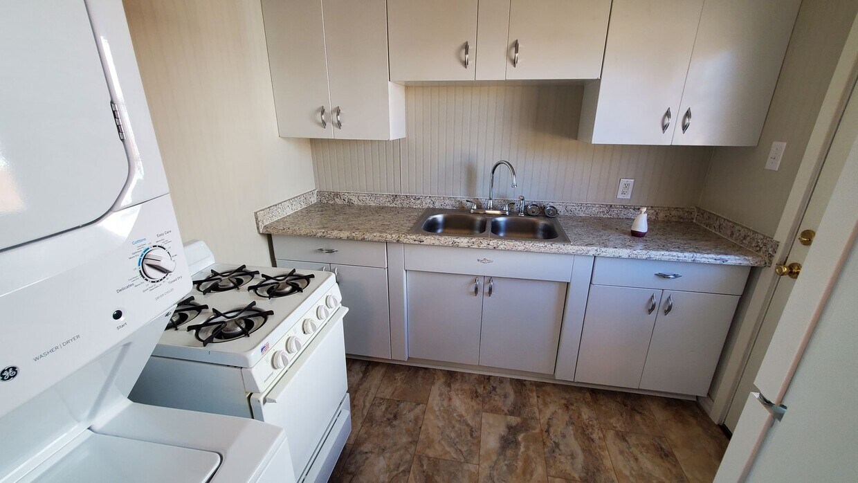 Building Photo - 106 S Palo Duro St