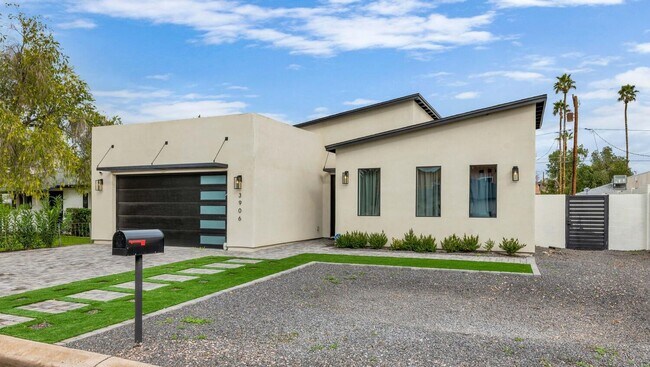 Foto del edificio - Rates Vary: $6,495 - $12,495