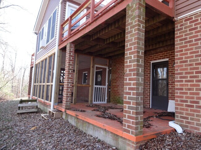 Foto del edificio - 3 Bedroom in wooded, Fairlawn neighborhood.