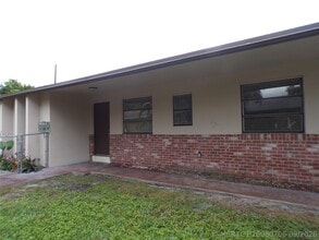 Building Photo - 1505 N 57th Terrace