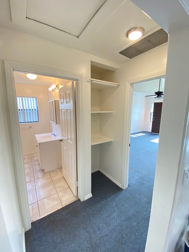 closet - 2225 Marathon St