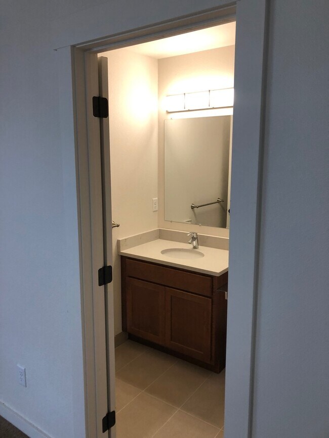 Foto del edificio - 4.5 Bathrooms ! 4 large bedrooms! Close to CWU