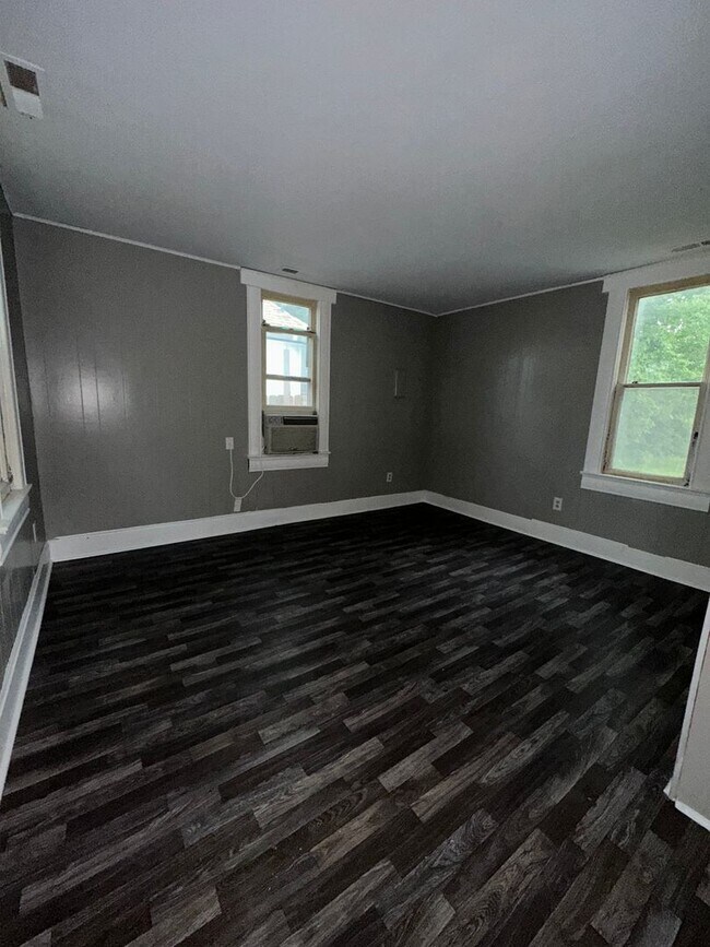 Foto del edificio - 2230 N Ramsey Ave