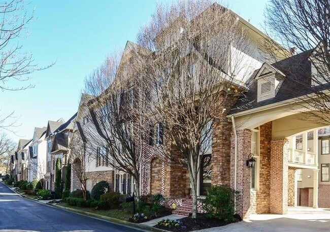 Building Photo - 1379 Village Park Dr NE