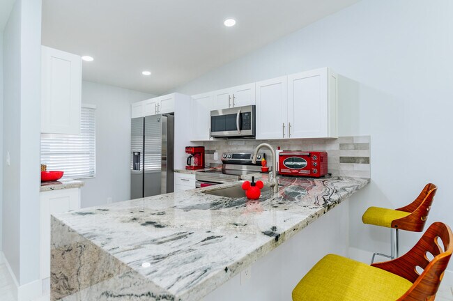 Foto del edificio - 8585 Sunbird Pl