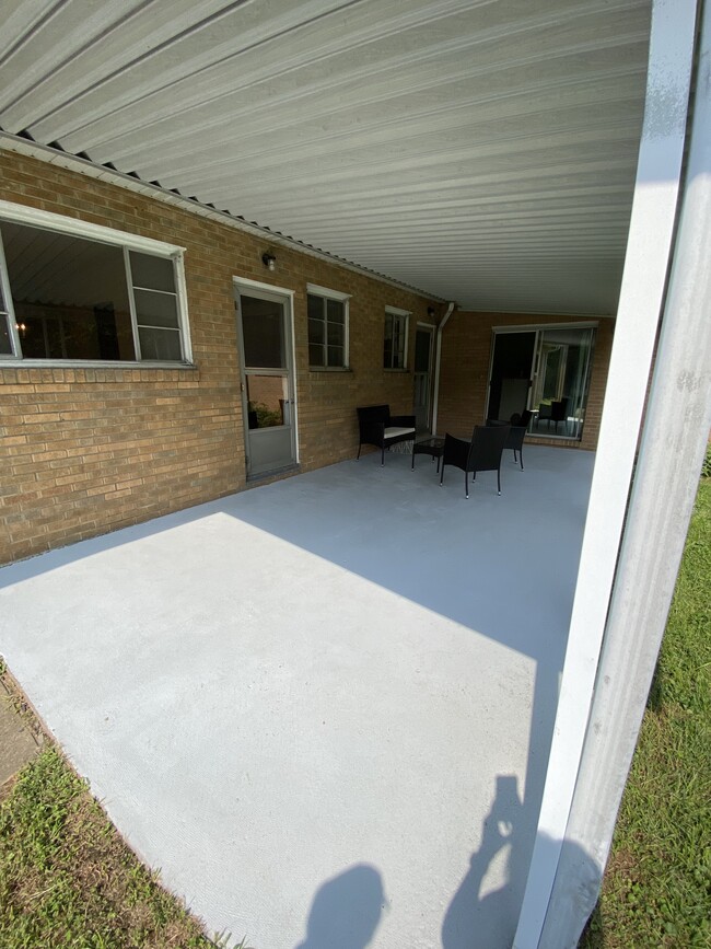 Back porch - 253 Riverview Ct