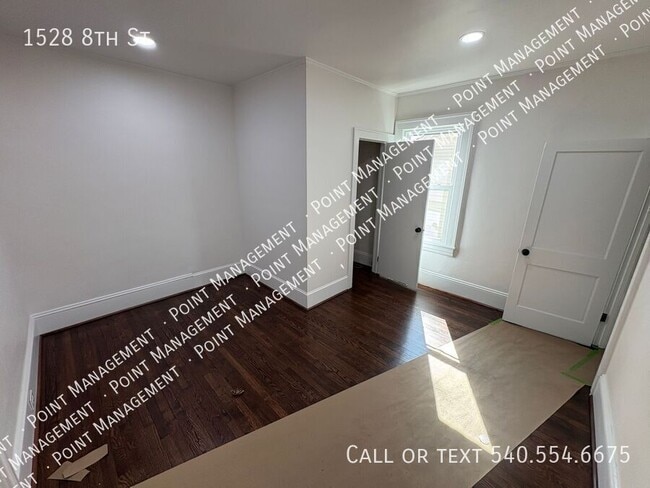 Building Photo - 1528 8th St SE