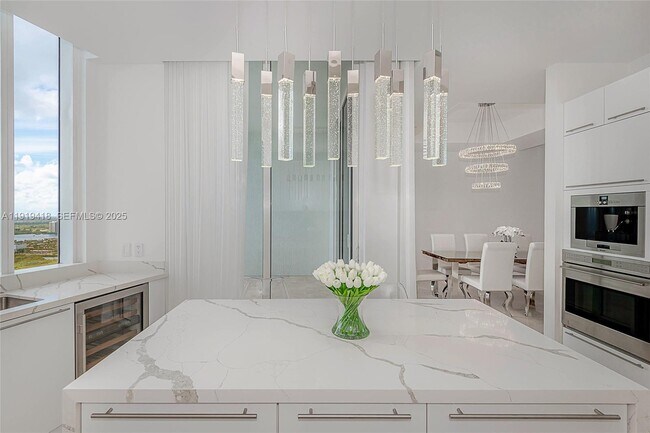 Foto del edificio - 16001 Collins Ave