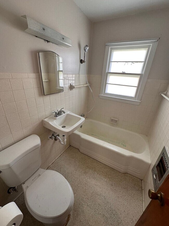 Foto del edificio - $950 - 3 bed 1 bath - Single Family Home
