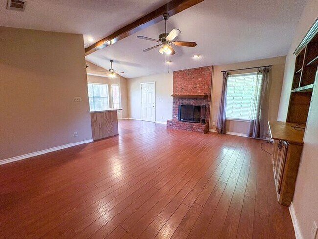 Foto del edificio - Available Now! 3 Bed 2 Bath on 2 Acres in ...
