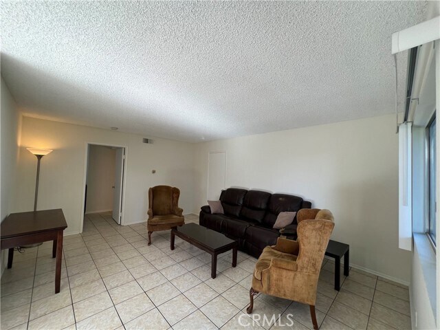 Foto del edificio - 23224 Orange Ave