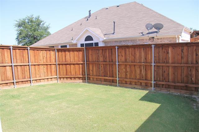 Foto del edificio - 9205 Regal Oaks Dr