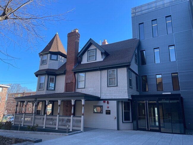 Building Photo - 83 Gardner St