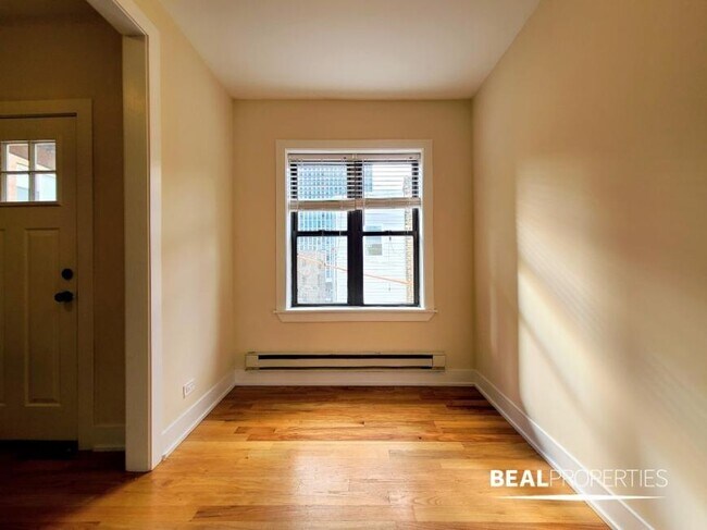 Building Photo - 1 bedroom in CHICAGO IL 60613
