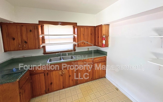 Building Photo - 8746 Greenhill Rd