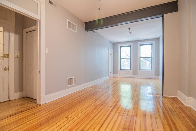 Building Photo - 1049 W Webster Ave
