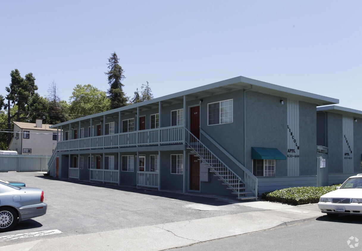 Primary Photo - Lincoln Apartments