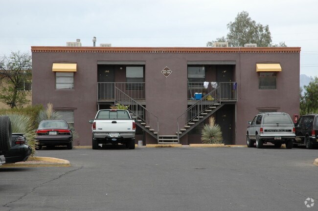 Foto del edificio - 1225-1231 E Milton Rd