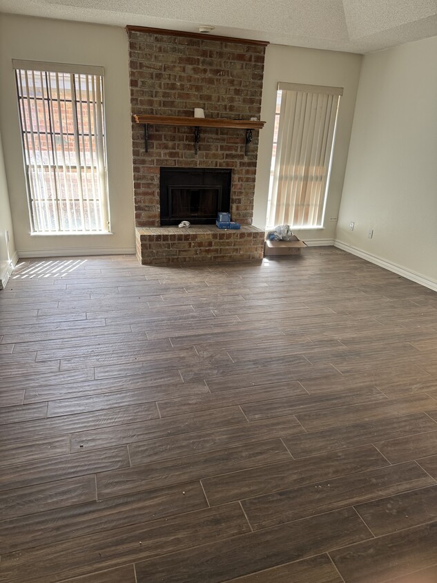 Building Photo - 604 Silva Dr