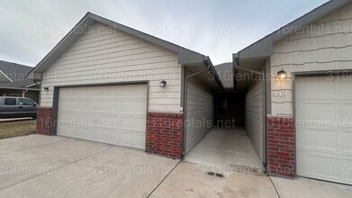 Building Photo - 449 S Longbranch Dr