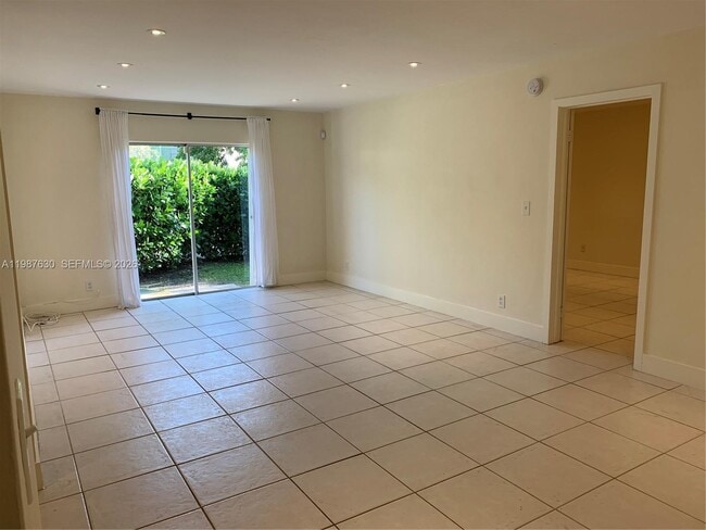 Foto del edificio - 1200 Mariposa Ave