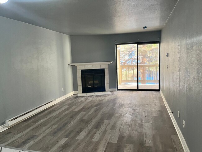 Foto del edificio - Beautiful 1 Bed Condo at Mississippi & 225!