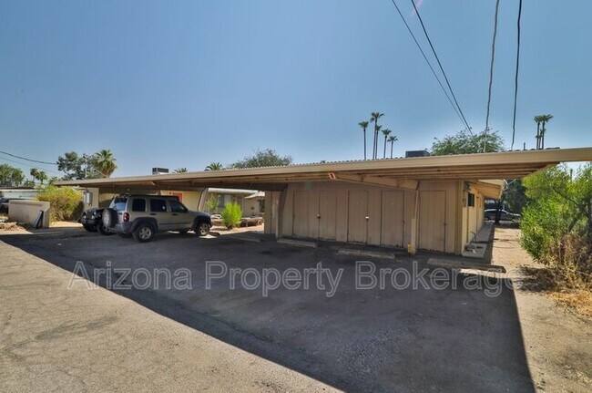 Building Photo - 2110 S Granada Dr