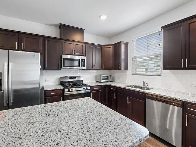 Building Photo - Lease OR Lease to Own