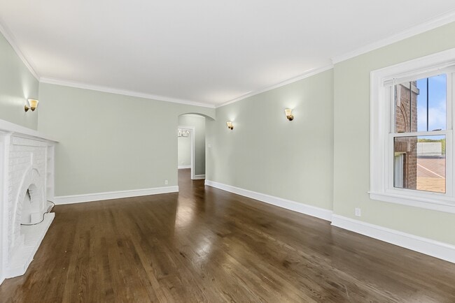 Building Photo - 5742 N Francisco Ave