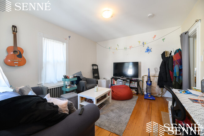 Building Photo - 5 Beacon St