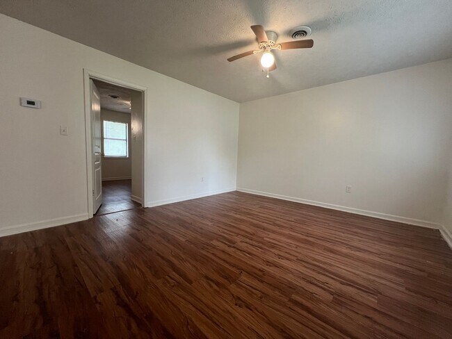 Foto del edificio - Two Bedroom Duplex